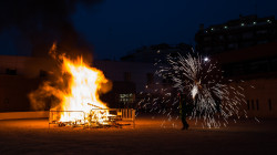 Encesa de la foguera de Sant Joan. Foto de Tomàs Muñoz